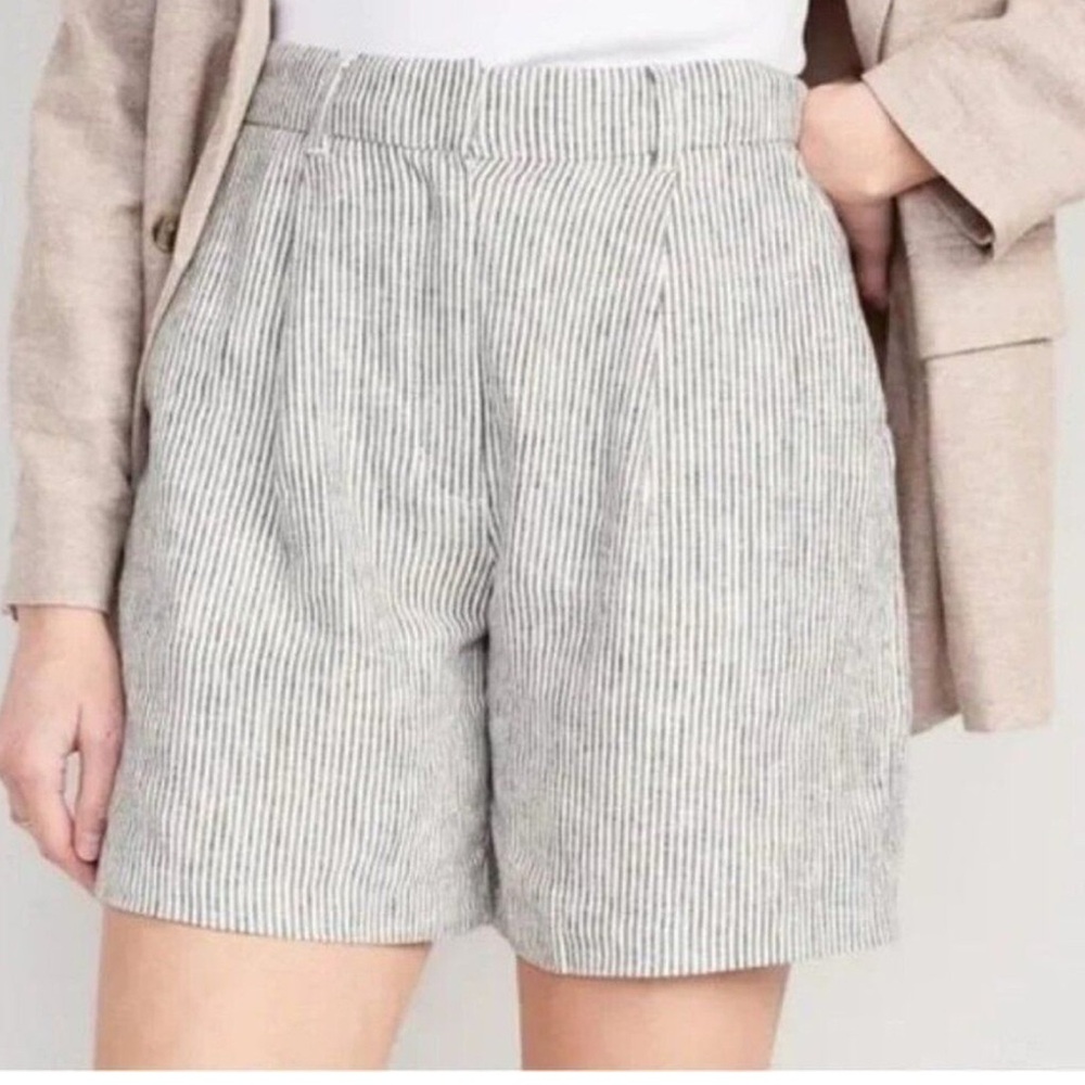 Old Navy Women's High Waist Striped Shorts - Gray